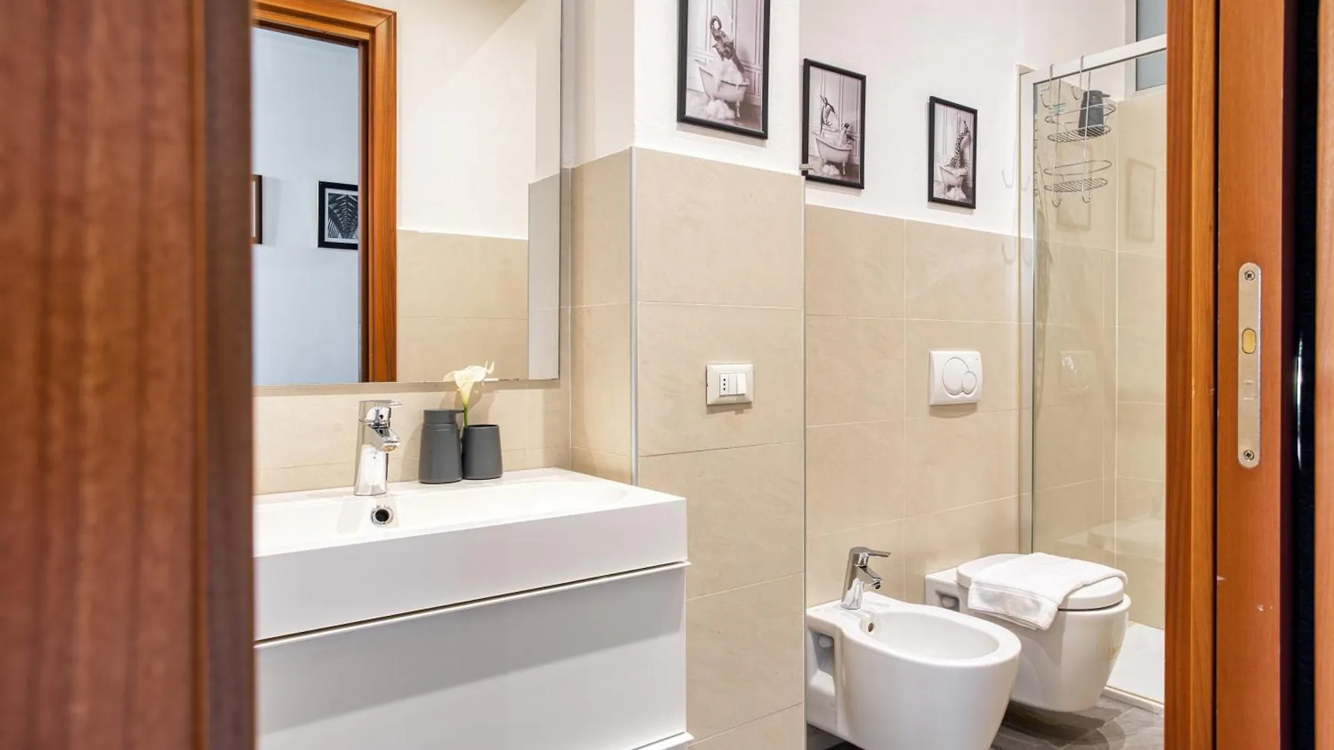 Just Urban Stays - Delightful Apartment - Porta Romana Milan Italy